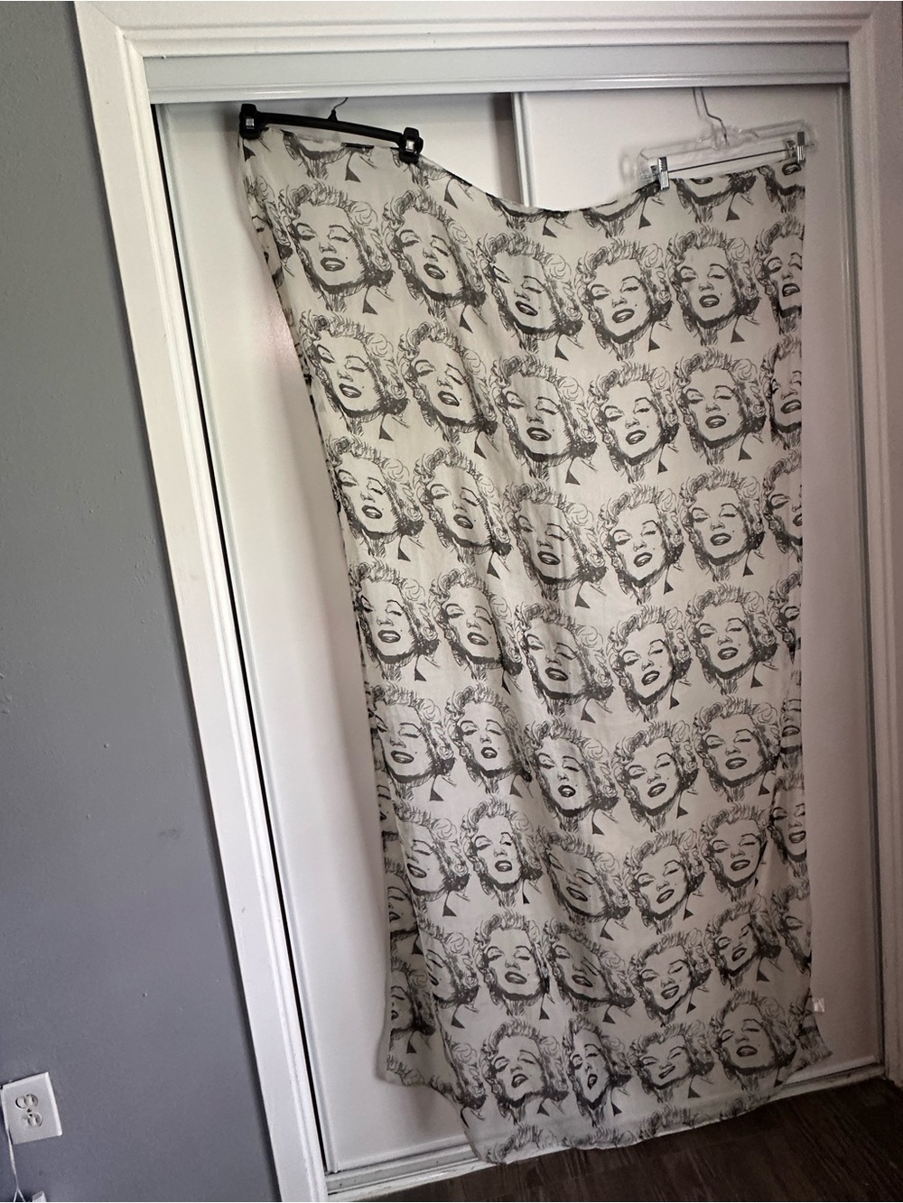 Marilyn Monroe Print Scarf or Lightweight Throw - Black on Cream